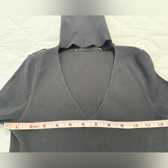 Zara Turtle Neck with V cutout Black Dress in XS - Picture 3 of 9